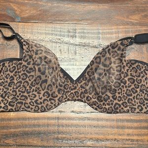 Smart and sexy, leopard print sheer lined bra. 38 DDD.